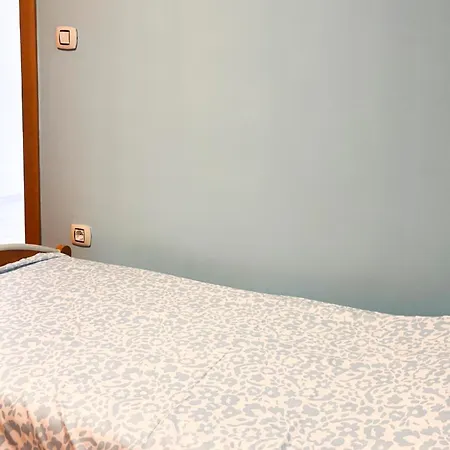 아파트 3 Bedroom Amazing In 코스트레나